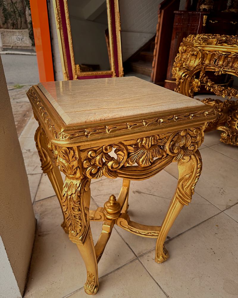 Mesa Lateral Folheada a Ouro com Tampo em Mármore — Unique Royal Styles